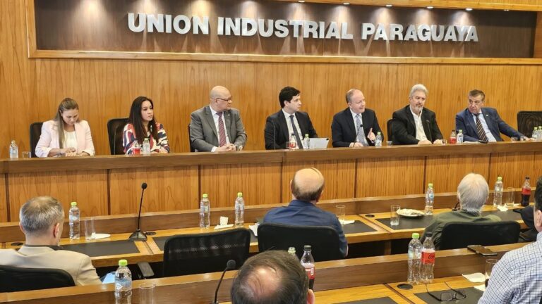 Industria y gobierno analizaron retos económicos y oportunidades tras el hito del grado de inversión