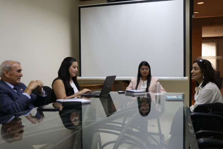 La UIP explora alianzas en infraestructura estratégica con empresa ecuatoriana