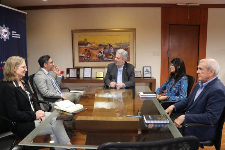 Dialogaron sobre empleo formal y productividad en Paraguay