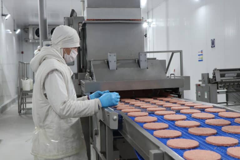 Visita a Guaraní acercó a mipymes a conocer procesos de producción con estándares internacionales