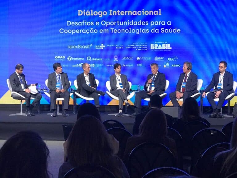 Paraguay participa en foro internacional de salud y plantea desafíos para el desarrollo del sector